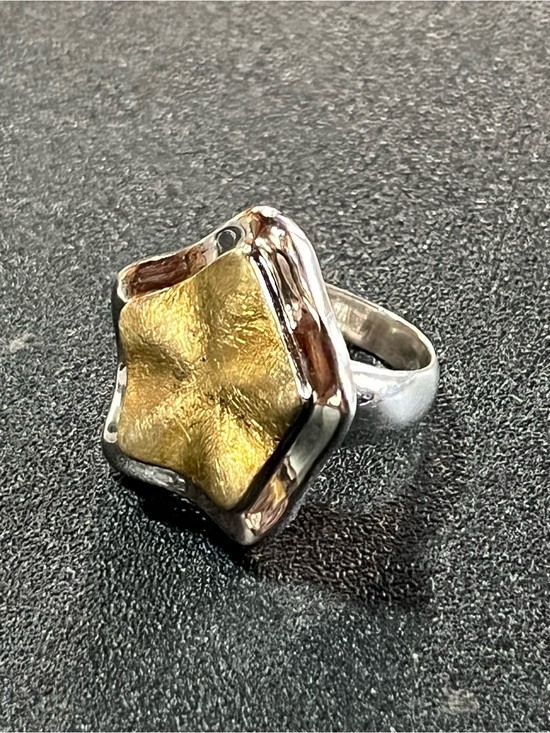 Jewelry - Sterling Silver Star Ring with yellow brushed center star. 925. Sz 7.